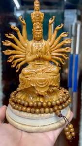 tượng phật bà đặt ô tô phòng trà nghìn mắt nghìn tay lòng từ bi thể hiện năng lực cứu độ vô biên gỗ bách cao 15-10-6cm