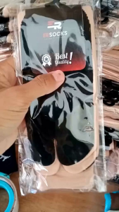 Kaos Kaki Wanita Murah Satu Lusin Model Jempol Muslimah Bahan Bagus Tebal Kuat Tidak Licin Anti Kendor Warna Krem Telapak Hitam