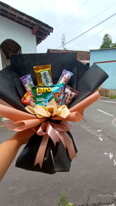 Buket Snack HitamPeach Ekonomis Medium