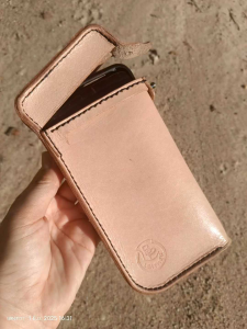 กระเป๋ามือถือ เคสหนังแท้สั่งทำเฉพาะรุ่น ร้อยเข็มขัด