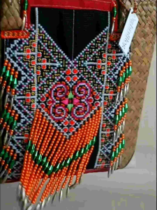 กระเป๋ากระจูด สานมือ ผ้าปักมือชาวเขา