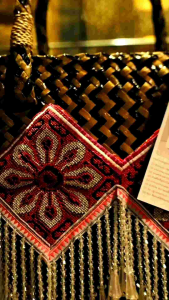 กระเป๋ากระจูดสานมือ ผ้าปักมือชาวเขา