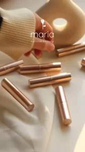 MARIA MOISTURIZING TINT LIP ลิปสติก ลิปกินได้ ติดทน เกลี่ยง่าย ทาง่าย ให้ความชุ่มชื้น ลิปบำรุงปาก แก้ปากดำ ลิปออแกนิค น้ำหนักเบา พกพาง่าย ลิปทินท์ ธรรมชาติ เนื้อนุ่ม สีละมุน สดใส สไตล์เกาหลี สีสวย vegan ลิปมัน แต่งหน้า เครื่องสำอาง แพ้ลิป ผิวแพ้ง่าย