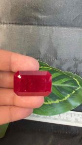 ทับทิม Lab Ruby Octagon( 20x27mm) มิลลิเมตร สีแดง ทับทิม รูบี้ เหลี่ยมชั้น รูปร่าง SQUARE หนักรวม 69 กะรัต CARATS ....(1 เม็ด) สังเคราะห์