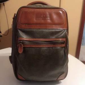 Túi Mila Schon dây đeo vai dành cho bạn nam đi làm đi chơi thể hiện được phong cách riêng của bạn