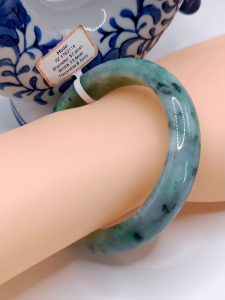 🌹100％ Authentic Brand New Set (2 Certificates ) "A" grade Burmese jade bangle genuine natural jadeite fine waxy icy body refreshing blue-green background color artistic "Piauhu飘花" conception floating sunny green cloud a touch of class bangle noble