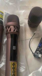 Micro loa kéo Q36 UHF ( 2 mic + 1 board thu + dây cáp ) đầu K8 loại 1 inox sơn tỉnh điện