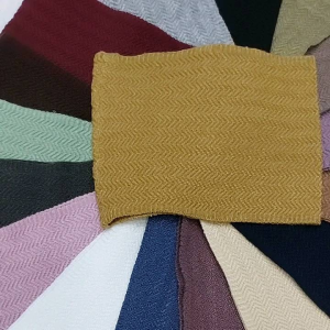 ciput inner rajut zikzak satu warna.yang mewah dan nyaman.menbuat hijab kakak jaul lebih rapi dan rambut tidak berantakan