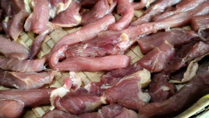 เนื้อโคขุนแดดเดียว(เนื้อล้วน)  1 ถุงทางร้านจะบรรจุ 250 กรัม