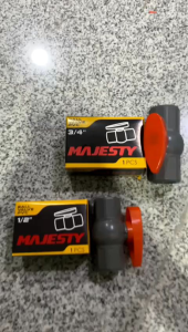 Ballvalve Valve / Stop Kran - 1/2 inch / 3/4 inch / 1 inch\\n\\n Apa itu Ballvalve Valve dan Stop Kran?\\n\\nBallvalve Valve dan Stop Kran adalah dua jenis perangkat yang digunakan dalam sistem pipa air dan gas. Ballvalve Valve adalah katup yang menggunakan bola sebagai mekanisme pengaturan aliran. Sedangkan Stop Kran adalah katup yang digunakan untuk menghentikan atau memulai aliran air atau gas.\\n\\n Mengapa Pilih Ballvalve Valve?\\n\\nBallvalve Valve memiliki beberapa kelebihan dibandingkan dengan jenis katup lainnya. Pertama, Ballvalve Valve lebih mudah dikendalikan karena hanya perlu diputar 90 derajat untuk membuka atau menutup katup. Kedua, Ballvalve Valve memiliki desain yang lebih sederhana sehingga lebih tahan lama dan mudah untuk perawatan. Ketiga, Ballvalve Valve memiliki efisiensi aliran yang lebih baik dibandingkan dengan jenis katup lainnya.\\n\\n Spesifikasi Ballvalve Valve\\n\\nBallvalve Valve tersedia dalam berbagai ukuran, mulai dari 1/2 inch hingga 1 inch. Ballvalve Valve 1/2 inch cocok untuk aplikasi dengan aliran rendah, sedangkan Ballvalve Valve 3/4 inch cocok untuk aplikasi dengan aliran sedang. Ballvalve Valve 1 inch cocok untuk aplikasi dengan aliran tinggi.\\n\\n Kelebihan Stop Kran\\n\\nStop Kran memiliki beberapa kelebihan, di antaranya adalah kemudahan pengoperasian dan daya tahan yang tinggi. Stop Kran juga tersedia dalam berbagai ukuran, mulai dari 1/2 inch hingga 1 inch. Stop Kran 3/4 inch cocok untuk aplikasi dengan aliran sedang.\\n\\n Cara Menggunakan Ballvalve Valve & Stop Kran\\n\\n Langkah-langkah Instalasi Ballvalve Valve\\n\\nBerikut adalah langkah-langkah instalasi Ballvalve Valve:\\n\\n1. Pastikan sistem pipa telah dipasang dengan benar dan bersih.\\n2. Pasang Ballvalve Valve pada posisi yang diinginkan.\\n3. Hubungkan Ballvalve Valve dengan pipa menggunakan baut atau fitting.\\n4. Periksa kembali instalasi untuk memastikan tidak ada kebocoran.\\n\\n Cara Mengoperasikan Stop Kran\\n\\nBerikut adalah cara mengoperasikan Stop Kran:\\n\\n1. Putar pegangan Stop Kran ke arah kanan untuk menutup katup.\\n2. Putar pegangan Stop Kran ke arah kiri untuk membuka katup.\\n\\n Perawatan Ballvalve Valve & Stop Kran\\n\\nBallvalve Valve dan Stop Kran harus dirawat secara berkala untuk menjaga kinerja dan daya tahan. Berikut adalah beberapa langkah perawatan:\\n\\n1. Bersihkan Ballvalve Valve dan Stop Kran secara berkala dengan air bersih.\\n2. Olesi Ballvalve Valve dan Stop Kran dengan pelumas secara berkala untuk mencegah karat.\\n3. Ganti komponen yang rusak atau aus.\\n\\n Aksesoris Kran Ballvalve yang Cocok\\n\\nBallvalve Valve tersedia dalam berbagai ukuran, mulai dari 1/2 inch hingga 1 inch. Berikut adalah beberapa aksesoris yang cocok untuk Ballvalve Valve:\\n\\n Ballvalve Valve 1/2 inch\\n\\nBallvalve Valve 1/2 inch cocok untuk aplikasi dengan aliran rendah, seperti instalasi air di rumah tangga.\\n\\n Ballvalve Valve 3/4 inch\\n\\nBallvalve Valve 3/4 inch cocok untuk aplikasi dengan aliran sedang, seperti instalasi air di kantor atau industri kecil.\\n\\n Ballvalve Valve 1 inch\\n\\nBallvalve Valve 1 inch cocok untuk aplikasi dengan aliran tinggi, seperti instalasi air di industri besar atau bangunan tinggi.\\n\\nKetiga Ballvalve Valve tersebut dapat dipasangkan dengan berbagai aksesoris, seperti fitting, baut, dan pelumas, untuk memastikan kinerja yang optimal.\\n\\nSumber daya tambahan:\\n\\n* Kran Ballvalve untuk E-Commerce\\n* Stop Kran 3/4 inch\\n* Aksesoris Kran Ballvalve\\n* Ballvalve Valve 1/2 inch\\n* Ballvalve Valve 1 inch\n}