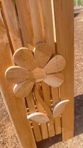 ที่วางสำหรับไม้กวาด วางร่ม ขึ้นรูปลายดอกไม้สวยงาม ผลิตภัณฑ์จากไม้เคลือบเงาให้เรียบร้อย