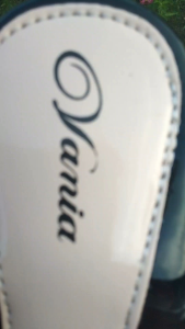 Sandal Wanita Hak Tinggi: Pilihan Nyaman & Elegan