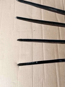 garpu injak tanah berkebun