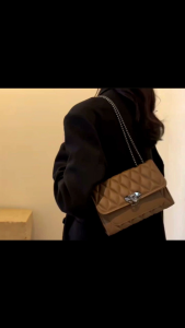 French-Style Niche Bag Premium Textured Quilted Shoulder Chain Handbag Fashionable Versatile and Vintage Crossbody Bag Beg Tangan Wanita