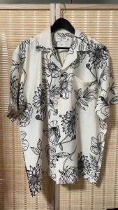 เสื้อฮาวาย ผ้าไหมฝรั่งเศส ลายดอกไม้ดำพื้นขาว ใส่สบาย ระบายอากาศดี