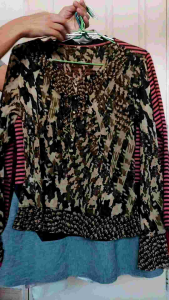 เสื้อผ้ามือสองญี่ปุ่น สวยไม่แพ้มือหนึ่ง งานแบรนด์ งานป้าย เสื้อแฟชั่น เสื้อลำลอง สีสันเดือนกุมภา