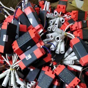 Nguồn LED DRIVER 3w-5w-7w-12W jack vuôngtròn - cũ thanh lý