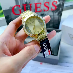 MIDNIGHT GOLD นาฬิกาผู้หญิง ตัวเรือนสเตนเลส 39 มิล สีทอง ประดับคริสตัลหน้าปัด