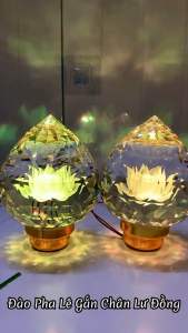 Cặp đào đèn thờ