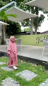 baju anak perempuan gamis anak crinkle kids usia 3-13 tahun model terbaru anggun dan syari saat di pakai 2024