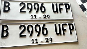 Custom Plat Nomor Mobil