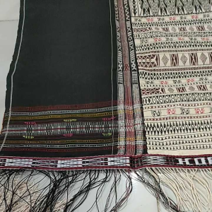 Ulos Ragi Hidup: Pinuncaan Adat Batak Toba