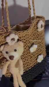 Túi Cói Đan Dây Rút Vintage Đính Hoa Len Và Gấu Bông Đáng Yêu