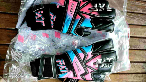 Sarung Tangan Kiper Fat Praxi Black Pinx Terbaru & Berkualitas Tinggi