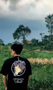 Blnksck T-Shirt Hitam bahan Combed motif IN THE LAMP