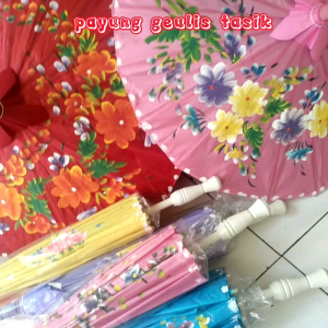 Payung Geulis Tasik: Tradisi Kain Satin dan Lukis Tradisional