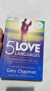 The 5 Love Languages The Secret to Love that Lasts (paperback book)