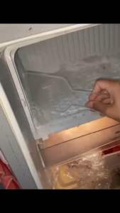 Ice screper Alat Pembersih Bunga es pada freezer.