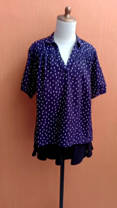 atasan kemeja wanita biru tua motif polkadot SHUCA cewek L blouse berkerah oversized lengan pendek vneck