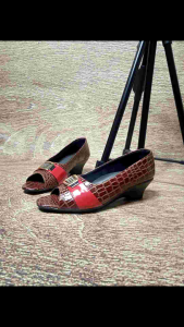 Sepatu wanita pantofel resmi model berlubang