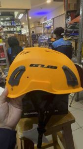 Safety Helmet CLimbing GUB D8 / Helm Climbing Merk GUB D8 Warna Orange Asli