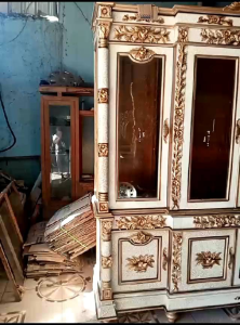 lemari hias pajangan ukir jati