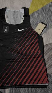 เสื้อกล้ามวิ่งผู้ชาย Nike AeroSwift Bowerman Track Club BTC