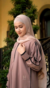 Abaya Gamis Hitam: Pilihan Mewah & Elegan untuk Remaja