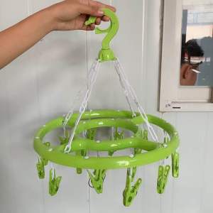 UniGlobal High Quality Heavy Duty Round Plastic Hanger Multipurpose Use With 19 Clips