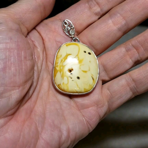 Gegegems Collection Butterscotch Amber whitish yellowish pendant set with 925 Silver [Natural Crystal]  精品蜜蜡白花蜡虫洞925银吊坠