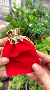 กำไลเหนือดวง กำไลข้อมือ หลวงปู่ศิลา สิริจันโท 3สี พร้อมชุดมงคลเสริมโชคบารมี คละเเบบ