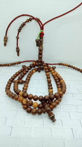 Tasbih Tijani Kayu Kelor Emas Model Bulat A197