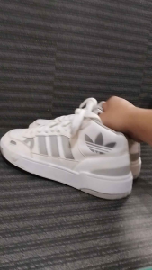 PRELOVED secondhand shoes brander use white high-top sneakers with three silver stripes on sides and white laces.