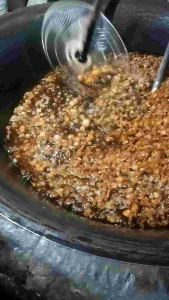 lapuan kerupuk kulit sapi 1kg/kerupuk kulit sapi mentah/kerupuk kulit sapi/makanan khas Sunda/cemilan tradisional/bahan makanan/kerupuk kulit sapi kering/kerupuk kulit sapi mentah/jual kerupuk kulit sapi mentah