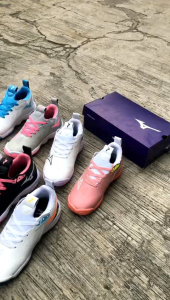 Mizuno Wave Momentum 3 Sepatu Olahraga Volli Wanita Terbaru Anti Licin Dioutdoor Indoor/Pakaian dan Sepatu Sneakers Olahraga Wanita/Sepatu Volly Cewek Momentum 3