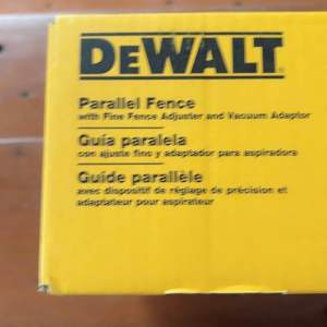 Dewalt Universal Edge Guide with Dust Collection