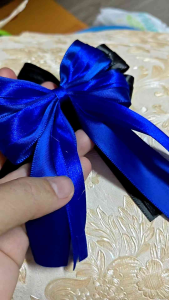 โบว์นักเรียน โบว์รุ่นพิเศษใช้บิ้นบิ้นขนาดเล็กเรียงทับซ้อนกันหลายชั้น งานจริงสวยมากๆค่ะ โบว์1แผง4ชิ้น พร้อมส่ง