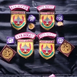 Paket Atribut Set Kwarda Jawa Barat Putra Putri Kab/Kota Bekasi 4-5 BARANG