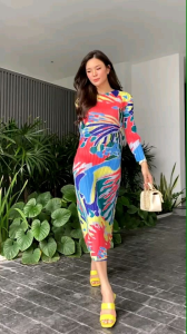 เดรสตัวยาว แขนยาว ทรงคอปาด ความยาวคลุมเข่ากำลังสวย  แพทเทิร์นอัดพลีทเข้าเคิร์ฟ  ลาย ปะการัง 🪸🪸สีสันสวยงาม  แบบงานแบรนด์ ด้วยเทคนิคพิเศษ ✔️✔️ Hi-end  หรูหรา ทุกมิติ เนื้อผ้าพลีทเนื้อนิ่ม นุ่ม  ใส่สบาย งานสวยมว้ากกกกก 😉   ชุดเดียวเอาอยู่ สวยถูกใจ แน่นอนค