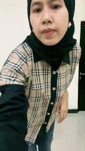 Atasan kemeja ruflle belakang burberi